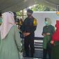 Dansat Brimob Polda Jabar (Kombes Pol. Asep Saepudin) saat ziarah ke makam Letkol Pol (alm) Hudaya Sumarya.