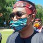 Bupati Pamekasan (Baddrut Tamam) saat diwawancara awak media.