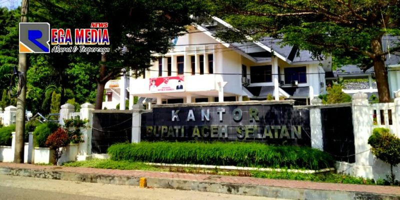 Tampak depan kantor Bupati Aceh Selatan.