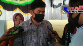 HL, salah satu perangkat Desa Gunung Maddah, Sampang, mengklarifikasi melalui awak media terkait dugaan pemotongan Bansos PKH.