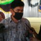 HL, salah satu perangkat Desa Gunung Maddah, Sampang, mengklarifikasi melalui awak media terkait dugaan pemotongan Bansos PKH.