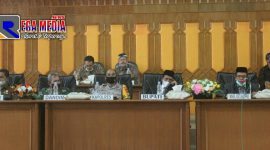Bupati Aceh Selatan (Tgk Amran) didampingi Forkopimda saat rapat paripurna di gedung DPRK Aceh Selatan.