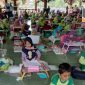 Ratusan peserta dari kalangan anak-anak RA, PAUD dan SD tengah serius mengikuti lomba menggambar.