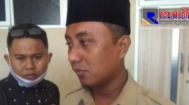 Kepala Desa Blumbungan (Ferry) saat diwawancarai.
