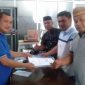 Ketua Steering Committe (Nanang Latif) saat menerima berkas calon Formatur DPD Sampang.