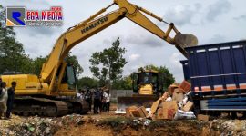Saat pemusnahan rokok ilegal senilai miliaran rupiah di Pamekasan.