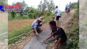 Pernah Akibatkan Kecelakaan, Warga Bangkes Pamekasan Perbaiki Jalan Rusak Secara Swadaya