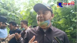 Anggota Komisi D DPRD Jawa Timur (Abdul Halim) saat diwawancarai awak media usai melihat lokasi sungai Blega.