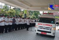Sejumlah dokter di RSUD Slamet Martodirdjo Pamekasan, saat memberikan penghormatan terakhir kepada (alm) dr. Sarjono Utomo.