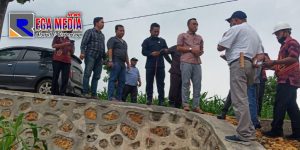 Sidak Komisi III DPRD Sampang Temukan Pemasangan U-ditch Retak