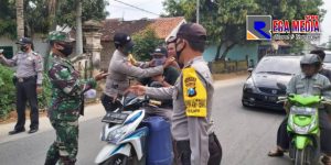 Polisi Tindak Pelanggar Prokes di Proppo Pamekasan