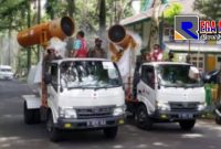 Mobil Gunner PMI Jember saat persiapan penyemprotan disinfektan.