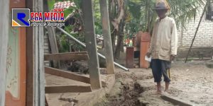 Hujan Deras, Tiga Rumah dan Kandang Sapi di Pandiyangan Sampang Amblas