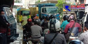Banjir di Blega Akibatkan Kendaraan Mogok Hingga Terjadi Macet