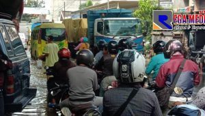 Banjir di Blega Akibatkan Kendaraan Mogok Hingga Terjadi Macet