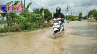 Jalan Raya Kamoning Sampang Jadi Langganan Banjir