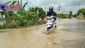 Jalan Raya Kamoning Sampang Jadi Langganan Banjir