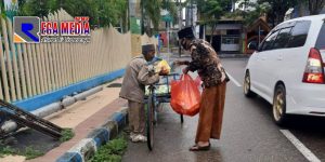 Jum’at Berkah, Bani Foodcourt Edukasi Prokes Sambil Berbagi Pada Abang Becak di Pamekasan