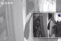 Aksi pelaku pencurian di salah satu kios Pasar Srimangunan terekam cctv.