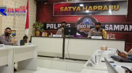 Saat berlangsungnya konferensi pers Anev Kamtibmas Akhir Tahun 2020 di Mapolres Sampang bersama awak media.