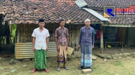 Wakil Ketua Komisi II DPRD Kabupaten Sampang (Alan Kaisan) saat menyambangi Misduli warga yang tinggal dirumah tak layak huni.