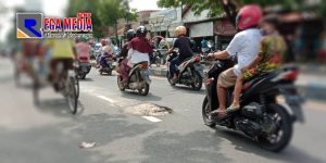 Waspada!!! Jalan Berlubang di Sampang Kota Bahayakan Pengendara