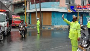 Traffic Light Mati, Satlantas Polres Sampang Turun Tangan