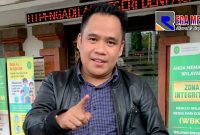 Pengacara kondang asal kelahiran Sampang Madura (Acong Latif).