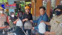 Gandeng FRPB, Bani Group Bagi-Bagi Nasi Bungkus Kepada Warga Terdampak Banjir di Pamekasan