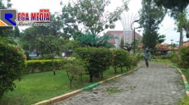 Tampak sejuk dan hijau sebagian taman yang ada di Taman Gor Indoor Sampang.