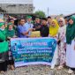 HMI Cabang Tapaktuan saat serah terima bantuan kepada korban kebakaran di Kluet Selatan, Aceh Selatan.