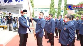 Bupati Sampang (H. Slamet Junaidi) saat melantik pengurus Komite Olahraga Nasional Indonesia (KONI) Kabupaten Sampang masa bhakti 2020-2021.