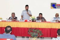 Sekda Gorontalo Utara (Ridwan Yasin) saat memberikan pembinaan kepada ASN di Kecamatan Monano.