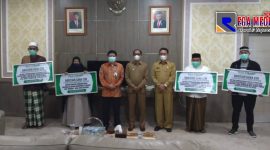 Pose bersama pihak PT Bank Aceh Syariah cabang Tapaktuan bersama Bupati Aceh Selatan.