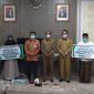 Pose bersama pihak PT Bank Aceh Syariah cabang Tapaktuan bersama Bupati Aceh Selatan.