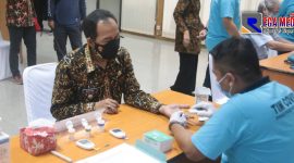 Sejumlah pejabat Pemkot Cimahi saat dilakukan suntik vaksin covid-19.
