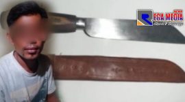 Tersangka AY dan barang bukti sajam diamankan Polsek Kangayan, Sumenep.