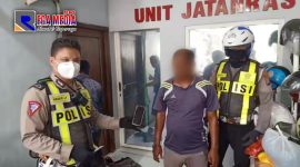 Timsus Silver Satlantas Polres Pelabuhan Tanjung Perak serahkan pelaku pencuri Hp ke Unit Jatanras.