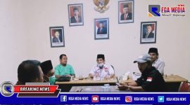 Pengurus DPP LMC saat rapat bersama pengurus DPC di kantor pusat LMC, Jl.Dharmahusada Utara I, Surabaya.