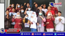 Pengurus Karang Taruna Kecamatan Robatal saat mendampingi calon peserta pendaftar Kacong Cebbing Sampang.
