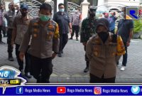Kapolres Pelabuhan Tanjung Perak (AKBP Ganis Setyaningrum) saat kunjungan ke kampung tangguh semeru.