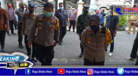 Kapolres Pelabuhan Tanjung Perak (AKBP Ganis Setyaningrum) saat kunjungan ke kampung tangguh semeru.