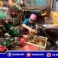 Kapolres Pelabuhan Tanjung Perak bersama Danramil Semampir saat blusukan ke Pasar Wonokosumo, Surabaya. 