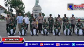 Pose bersama Kapolda Jatim saat silaturahmi dengan Pangkoarmada II Laksda TNI I.N.G Sudihartawan.