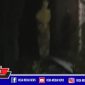 Tampak pocong berdiri membelakangi ibu-ibu yang sedang mengaji bersama, rutin setiap malam Jum'at.