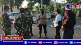 Kapolsek Kenjeran saat melaksanakan giat penyekatan skala besar bersama tiga pilar.