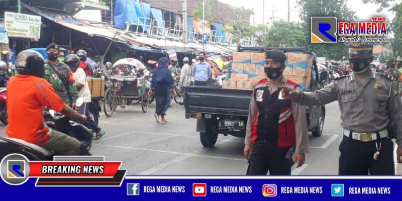 Polsek Semampir bersama tiga pilar saat melaksanakan operasi yustisi di Pasar Pegirian Surabaya.