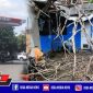 Akibat pohon tumbang di SPBU Tanjungsari, sebagian rumah warga rusak parah.