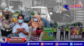 Unit Turjawali Satlantas Polres Sampang saat memberikan imbauan kepada masyarakat dan pengguna jalan tentang Prokes dan imbauan 5 M, didepan Pos Lantas Tangguh Semeru.