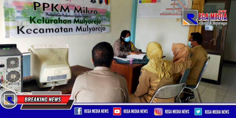 Kapolsek Mulyorejo (Kompol Eny Prihatin Rustam) saat memberikan arahan kepada petugas posko PPKM.